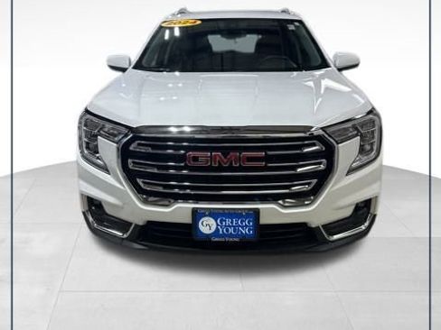 Used 2024 GMC Terrain SLT image 1