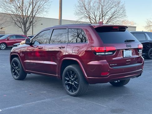Used 2018 Jeep Grand Cherokee Altitude image 6