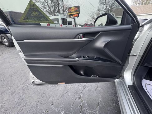 Used 2018 Toyota Camry SE image 21