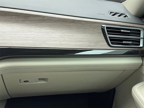 Used 2025 Volkswagen Atlas SEL image 20