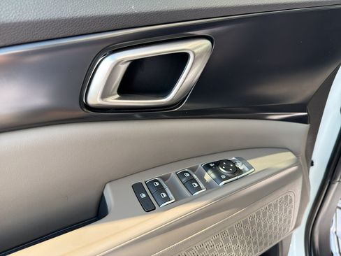 Certified 2026 Kia Carnival LXS FWD image 19