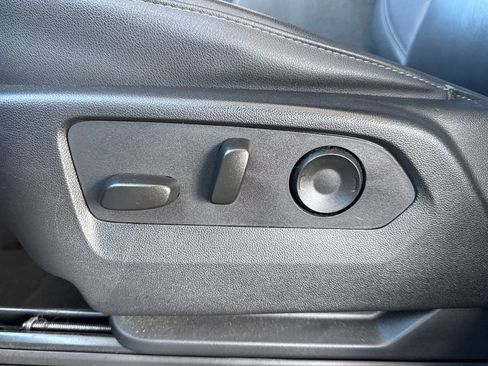 Used 2024 Chevrolet Suburban LT image 18