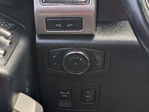 Used 2018 Ford F150 Platinum w/ Equipment Group 701A Luxury AWD/4WD image 28