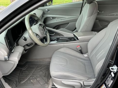 Used 2023 Hyundai Elantra SEL w/ Convenience Package FWD image 11