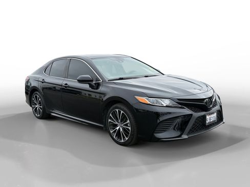 Used 2019 Toyota Camry SE FWD image 7