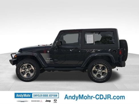 Used 2018 Jeep Wrangler Sahara w/ Connectivity Group AWD/4WD image 4