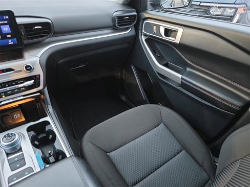 Used 2024 Ford Explorer XLT image 17