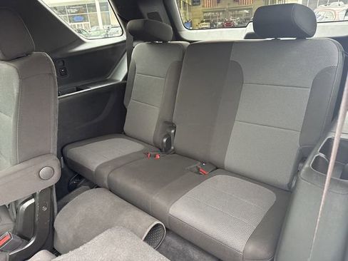 Used 2023 Chevrolet Traverse LT image 25
