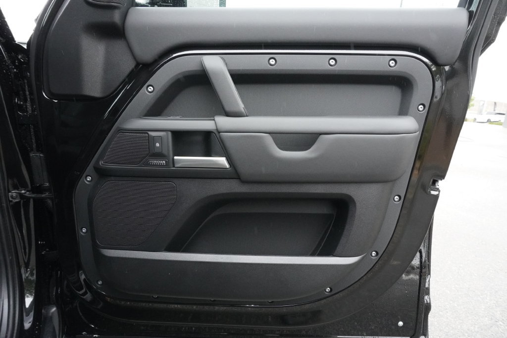 New 2026 Land Rover Defender 110 X-Dynamic SE AWD/4WD image 21