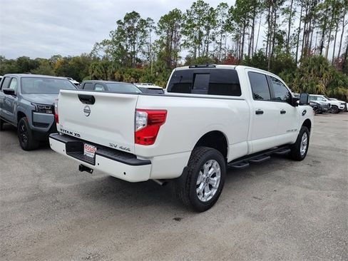Used 2024 Nissan Titan SV w/ SV Convenience Package image 2