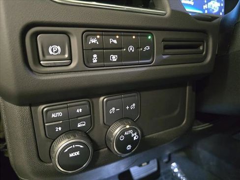 Used 2022 Chevrolet Suburban RST w/ Luxury Package image 28