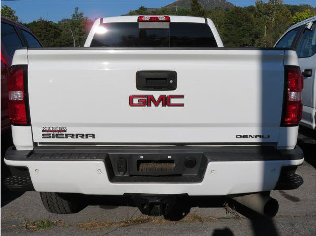 Used 2019 GMC Sierra 2500 Denali w/ Duramax Plus Package AWD/4WD image 17