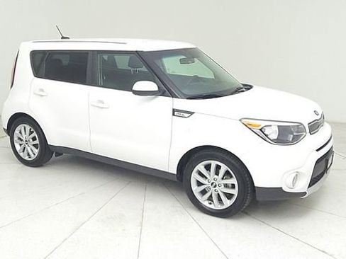 Used 2018 Kia Soul + image 3