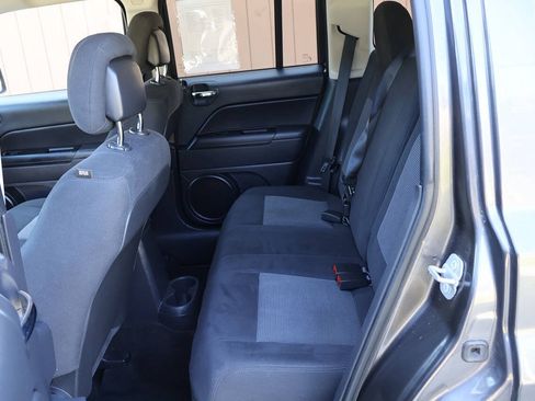 Used 2014 Jeep Patriot Latitude AWD/4WD image 19
