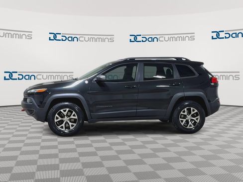 Used 2016 Jeep Cherokee Trailhawk image 6