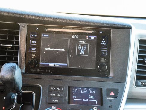 Certified 2017 Toyota Sienna LE image 17