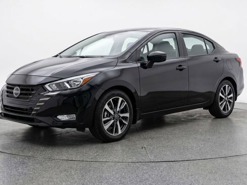 Used 2025 Nissan Versa SV FWD image 3
