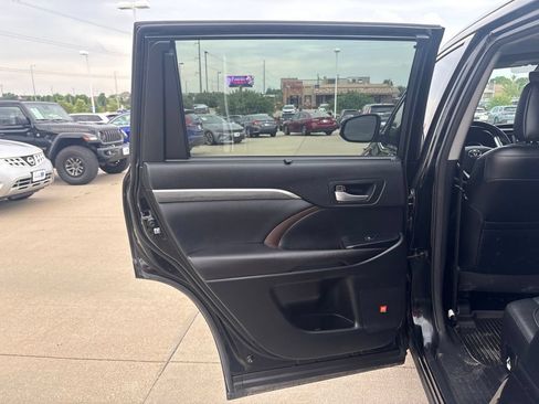 Used 2017 Toyota Highlander Limited AWD/4WD image 41