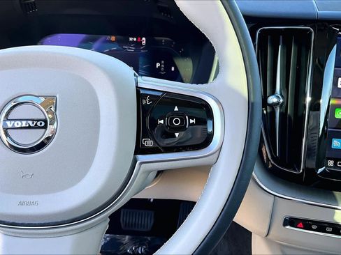 Certified 2023 Volvo XC60 B5 Plus w/ Climate Package image 22