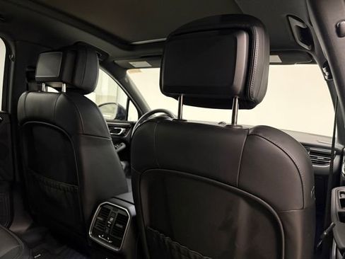 Certified 2025 Porsche Macan image 26