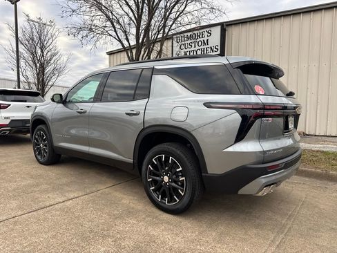 New 2026 Chevrolet Traverse LT w/ Sun and Wheel Package image 3