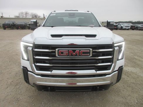 New 2026 GMC Sierra 3500 SLT w/ SLT Convenience Package image 12