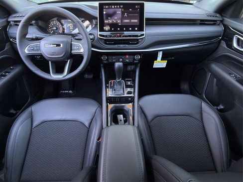 New 2026 Jeep Compass Latitude image 10