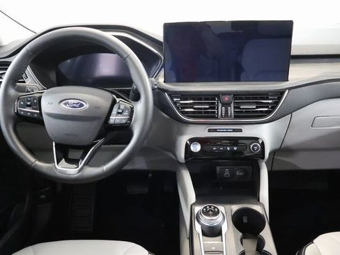 Used 2025 Ford Escape SE w/ PHEV Premium Package FWD image 14