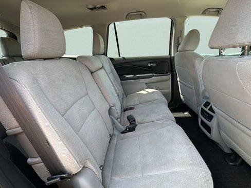 Used 2017 Honda Pilot EX image 18