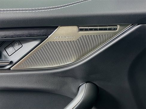 Used 2025 Jaguar F-PACE R-Dynamic S image 19