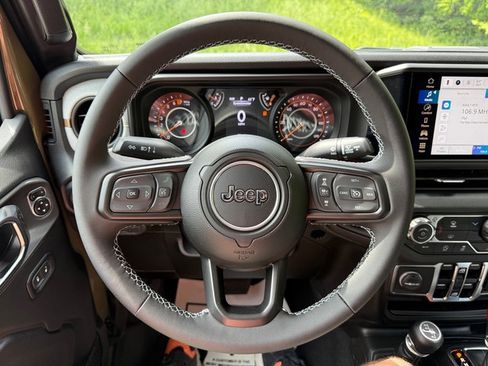 New 2025 Jeep Gladiator Sport image 21