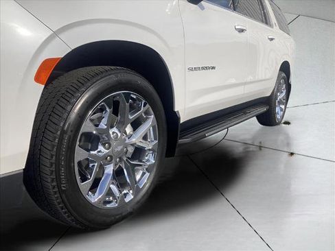 Used 2024 Chevrolet Suburban Premier w/ Premium Package image 11