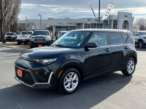 Used 2023 Kia Soul LX w/ Option Group 015 FWD image 1