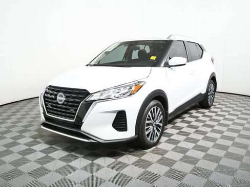 Used 2024 Nissan Kicks SV FWD image 3