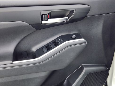 Used 2021 Toyota Highlander XLE image 17