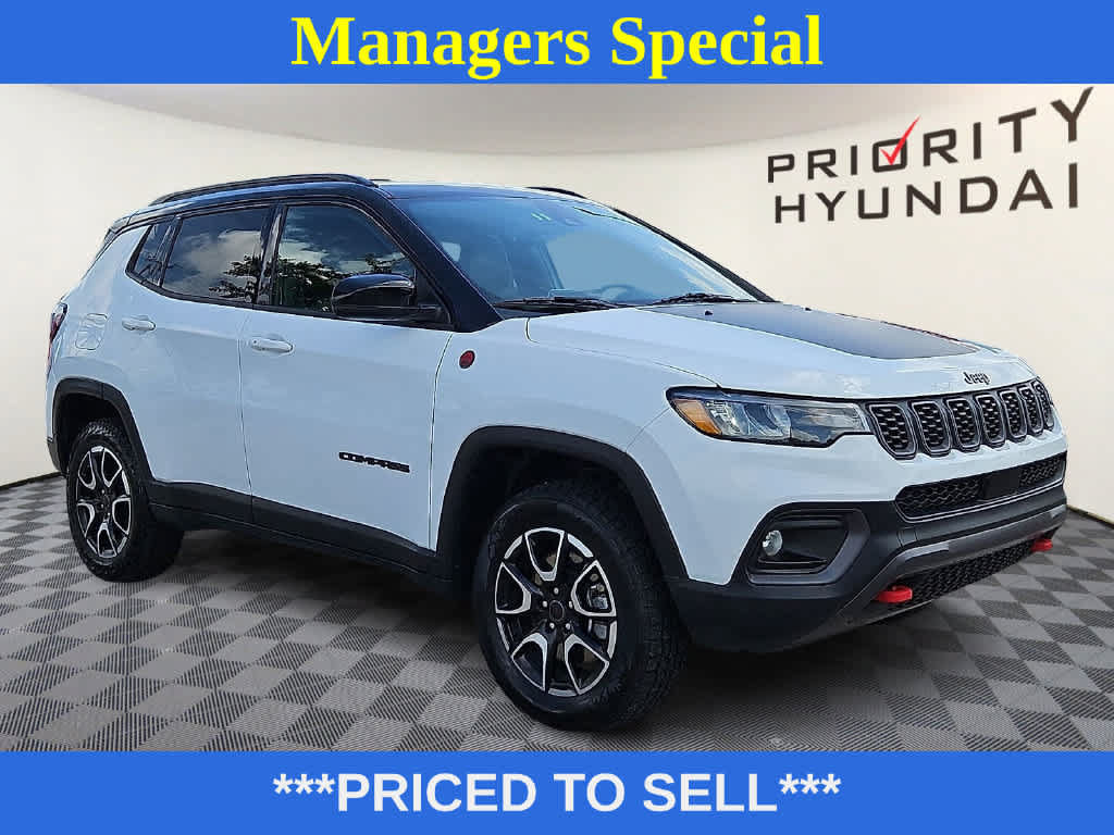Used 2025 Jeep Compass Trailhawk AWD/4WD image 3