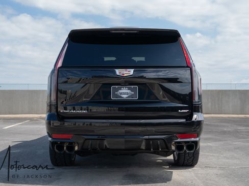 Used 2023 Cadillac Escalade V image 9