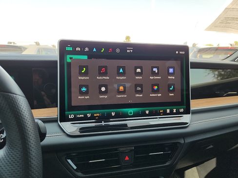 Certified 2025 Volkswagen Tiguan SEL R-Line AWD/4WD image 19
