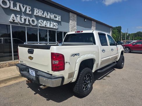 Used 2011 Chevrolet Silverado 1500 LTZ w/ LTZ White Diamond Edition AWD/4WD image 2