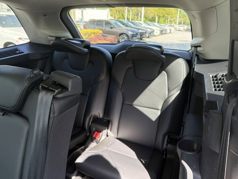 Certified 2023 Volvo XC90 B5 Core w/ Protection Package Premier image 33