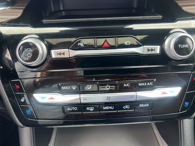 Used 2022 Ford Explorer Limited w/ Equipment Group 301A AWD/4WD image 14