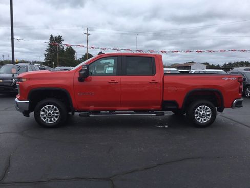Used 2025 Chevrolet Silverado 2500 LT w/ Convenience Package AWD/4WD image 2