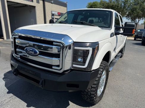 Used 2011 Ford F250 Lariat w/ Lariat Interior Pkg image 11
