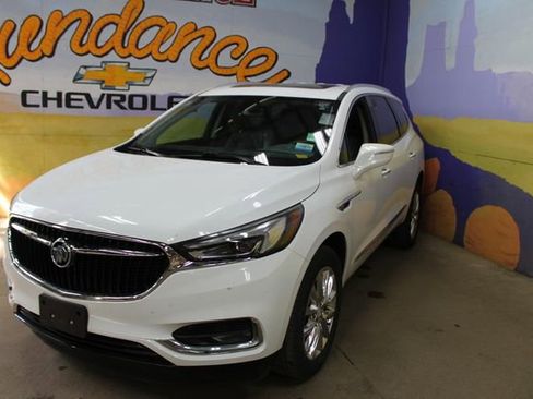 Used 2018 Buick Enclave Essence w/ Experience Buick Package AWD/4WD image 4