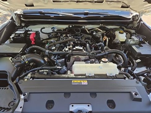 Used 2025 Toyota Tacoma TRD Sport AWD/4WD image 33