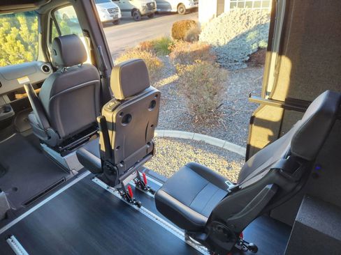 Used 2025 Mercedes-Benz Sprinter 2500 image 11