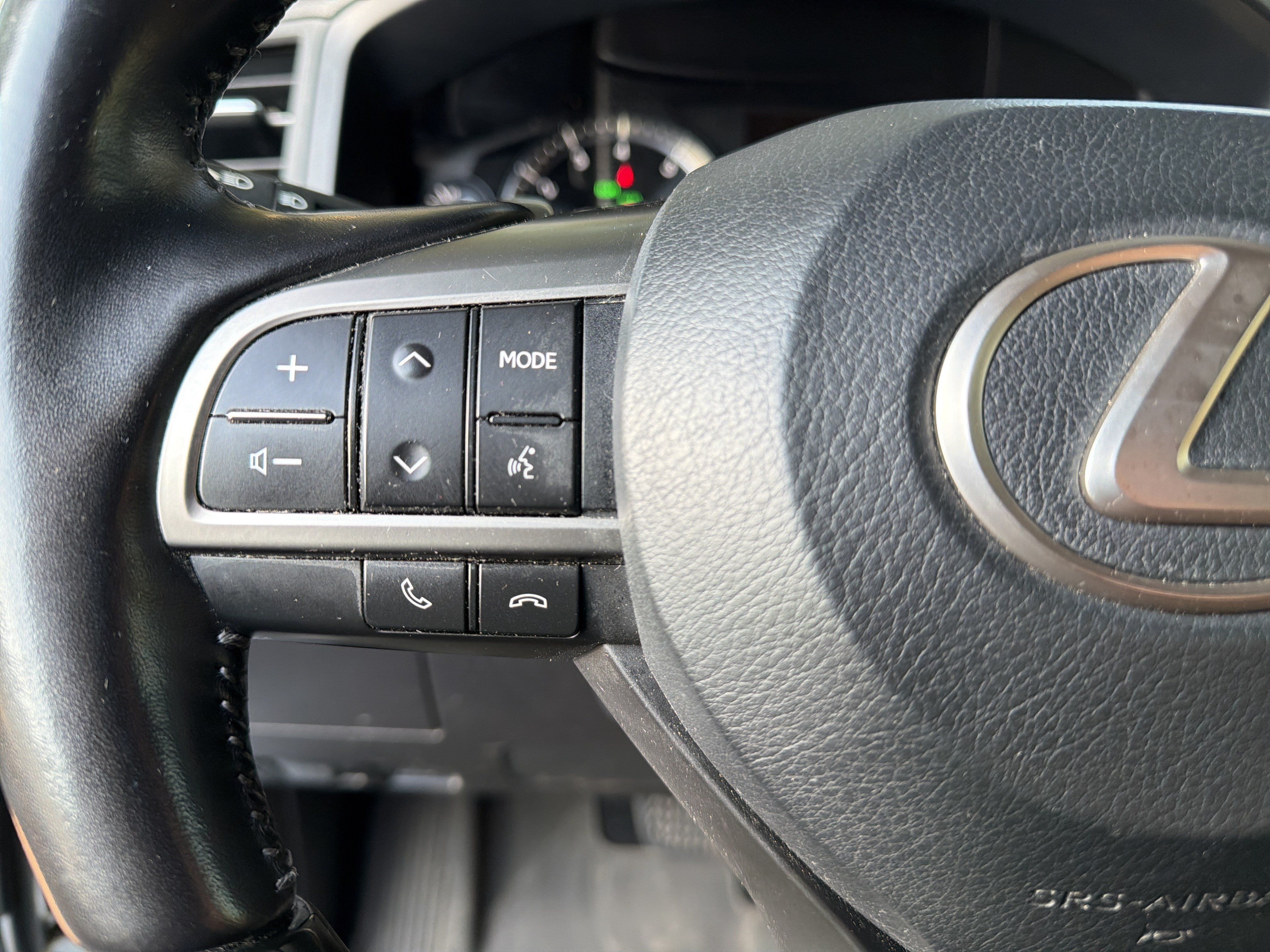 Used 2021 Lexus LX 570 4WD w/ Sport Package image 18