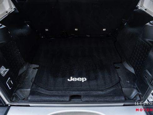 Used 2016 Jeep Wrangler Unlimited Sahara image 28