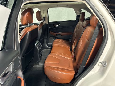 Used 2018 Ford Edge Titanium w/ Equipment Group 302A AWD/4WD image 5