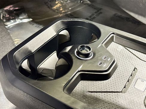 Used 2023 BMW iX xDrive50 w/ Sport Package image 28